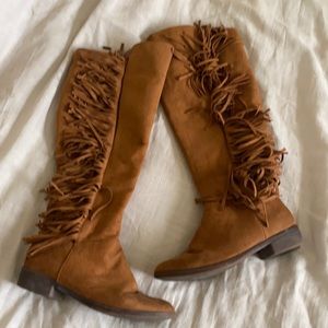 COGNAC FRINGE BOOTS😍😍😍